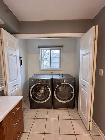1702 W Oakton Street, Arlington Heights, IL 60004