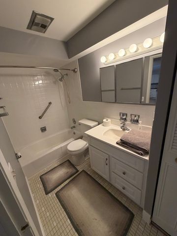 110 S Dunton Avenue 4D, Arlington Heights, IL 60005