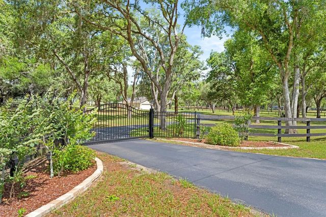 19509 PASO FINO WAY, Dade City, FL 33523