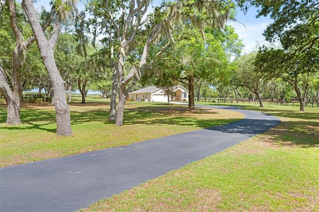 19509 PASO FINO WAY, Dade City, FL 33523