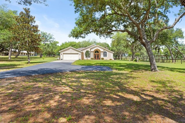 19509 PASO FINO WAY, Dade City, FL 33523