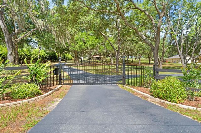 19509 PASO FINO WAY, Dade City, FL 33523