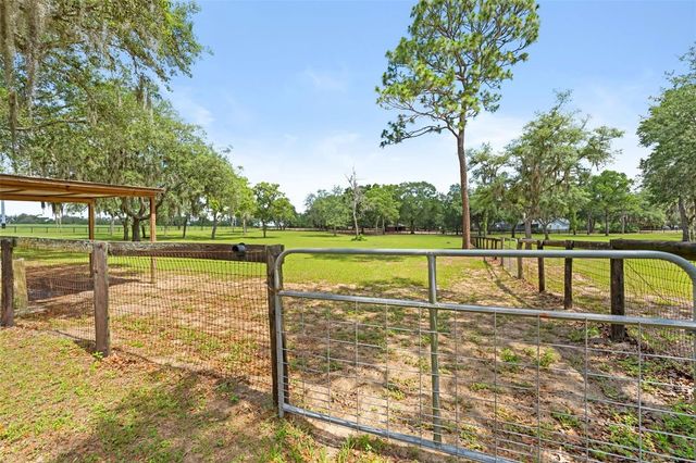 19509 PASO FINO WAY, Dade City, FL 33523
