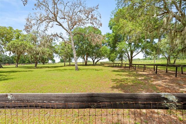 19509 PASO FINO WAY, Dade City, FL 33523