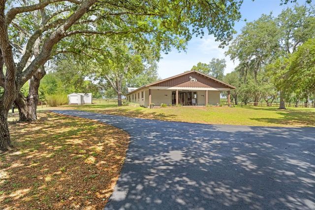 19509 PASO FINO WAY, Dade City, FL 33523