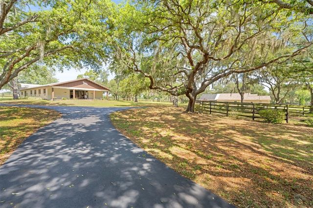 19509 PASO FINO WAY, Dade City, FL 33523