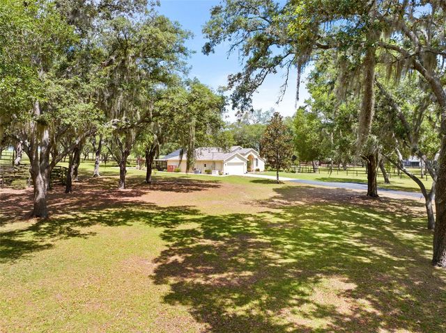 19509 PASO FINO WAY, Dade City, FL 33523
