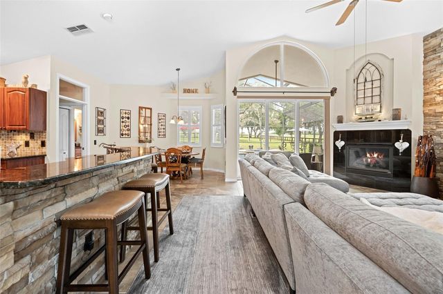 19509 PASO FINO WAY, Dade City, FL 33523