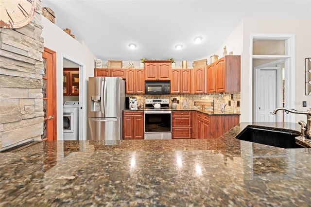 19509 PASO FINO WAY, Dade City, FL 33523