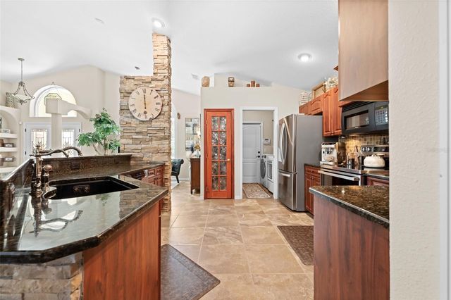 19509 PASO FINO WAY, Dade City, FL 33523