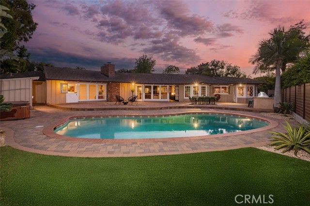 1430 La Perla Avenue, Long Beach, CA 90815