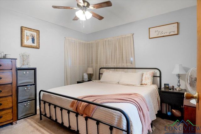 11050 Oak St, New London, TX 75682