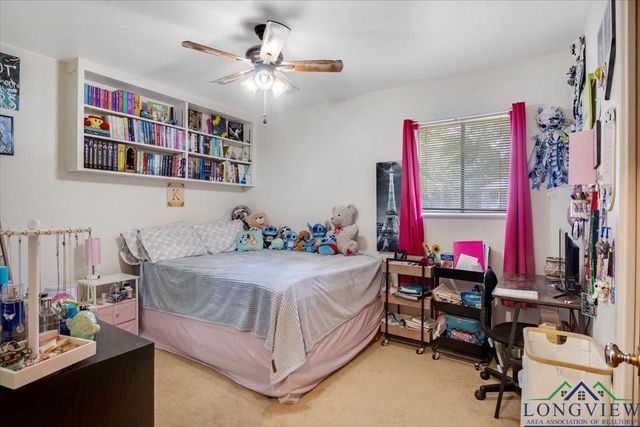 11050 Oak St, New London, TX 75682