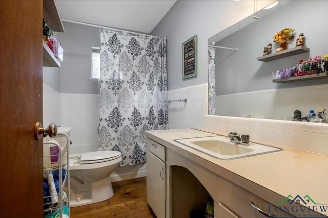 11050 Oak St, New London, TX 75682