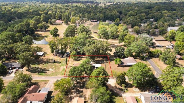 11050 Oak St, New London, TX 75682