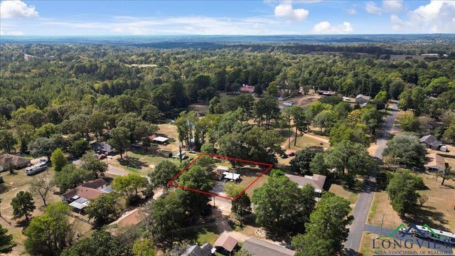 11050 Oak St, New London, TX 75682