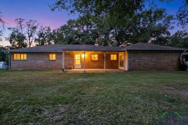 11050 Oak St, New London, TX 75682