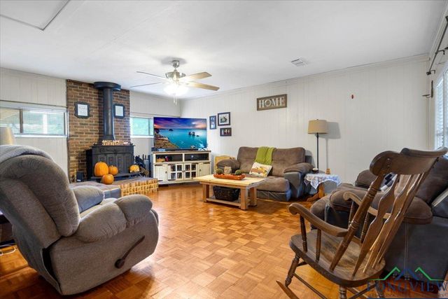 11050 Oak St, New London, TX 75682