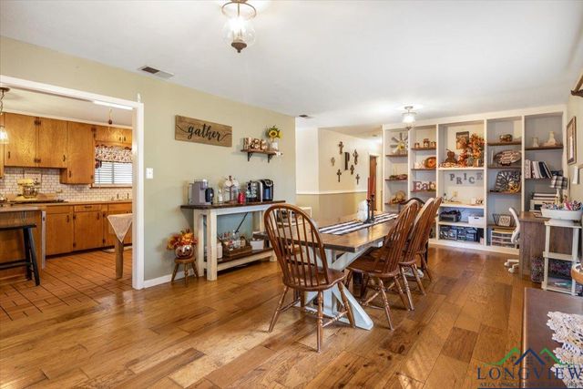 11050 Oak St, New London, TX 75682