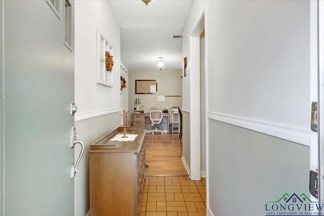 11050 Oak St, New London, TX 75682