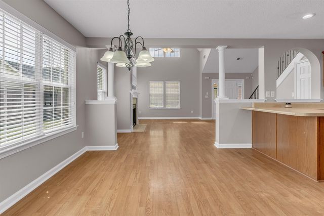 1092 E MONTEBELLO CIR, Memphis, TN 38018