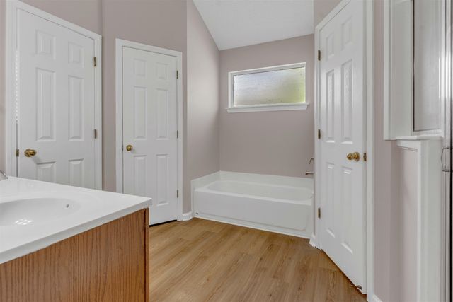 1092 E MONTEBELLO CIR, Memphis, TN 38018