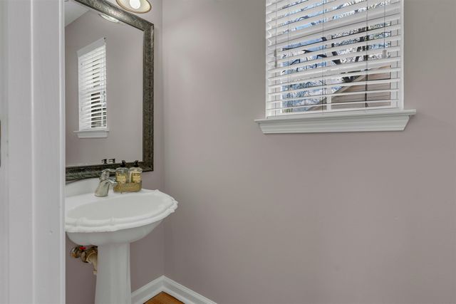 1092 E MONTEBELLO CIR, Memphis, TN 38018