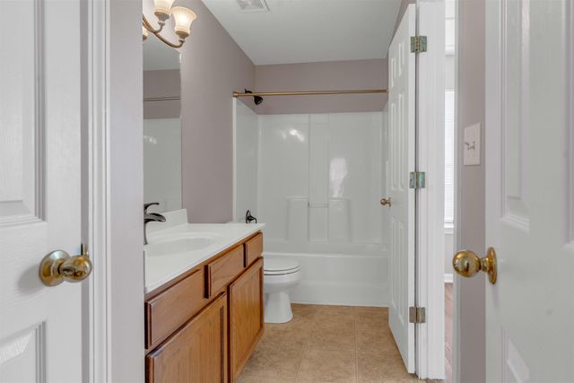 1092 E MONTEBELLO CIR, Memphis, TN 38018