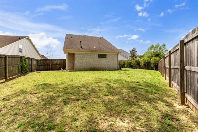 1092 E MONTEBELLO CIR, Memphis, TN 38018