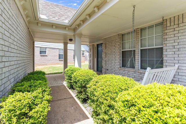 1092 E MONTEBELLO CIR, Memphis, TN 38018