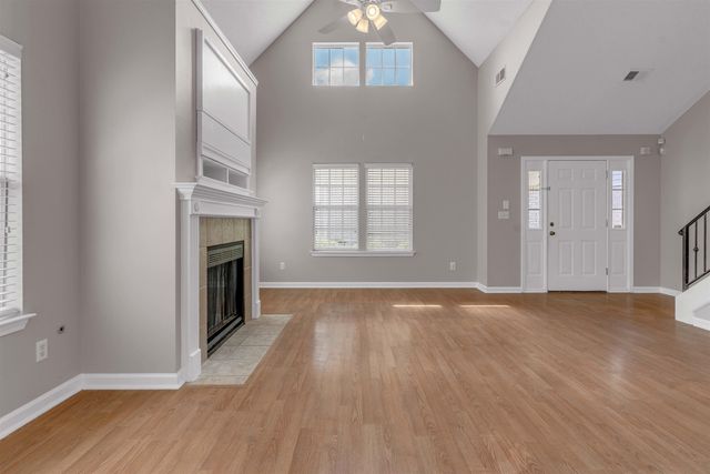 1092 E MONTEBELLO CIR, Memphis, TN 38018