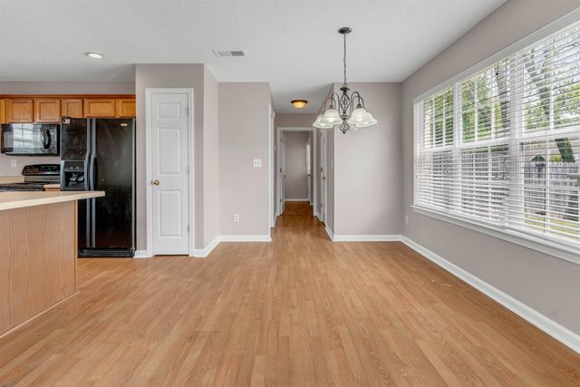 1092 E MONTEBELLO CIR, Memphis, TN 38018