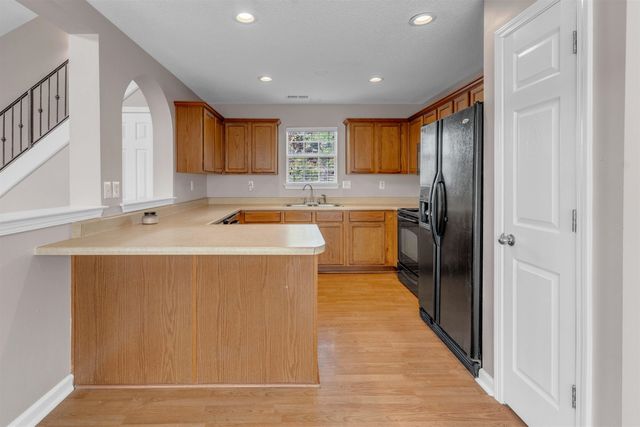 1092 E MONTEBELLO CIR, Memphis, TN 38018