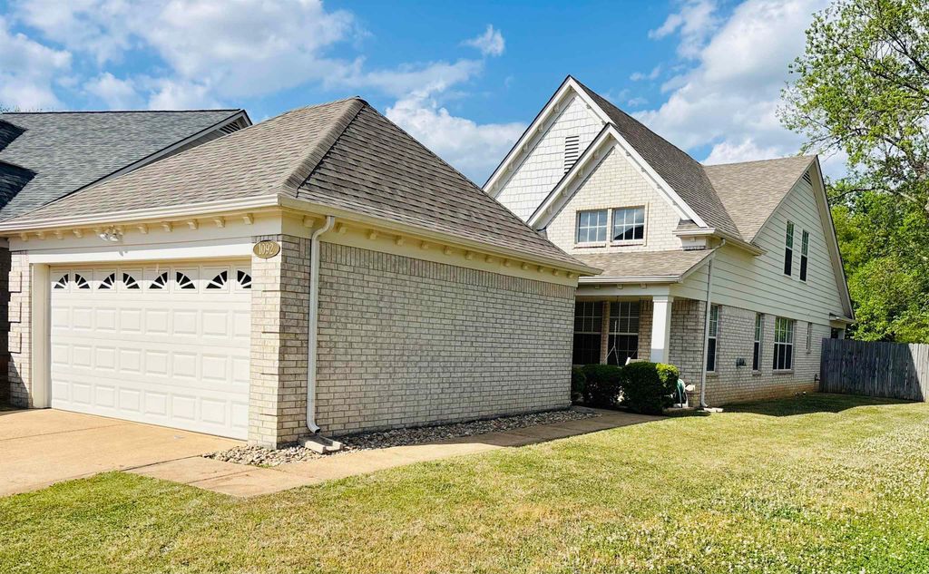 1092 E MONTEBELLO CIR, Memphis, TN 38018