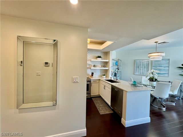 365 5th AVE S 303, Naples, FL 34102