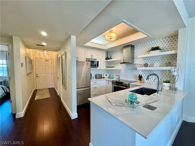 365 5th AVE S 303, Naples, FL 34102