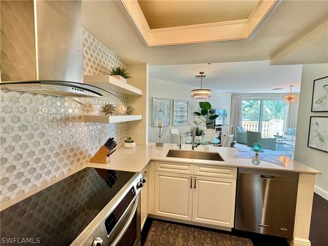 365 5th AVE S 303, Naples, FL 34102