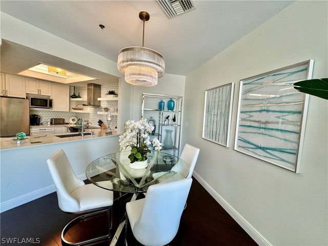 365 5th AVE S 303, Naples, FL 34102