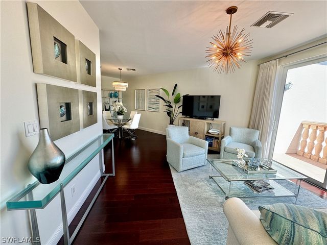 365 5th AVE S 303, Naples, FL 34102