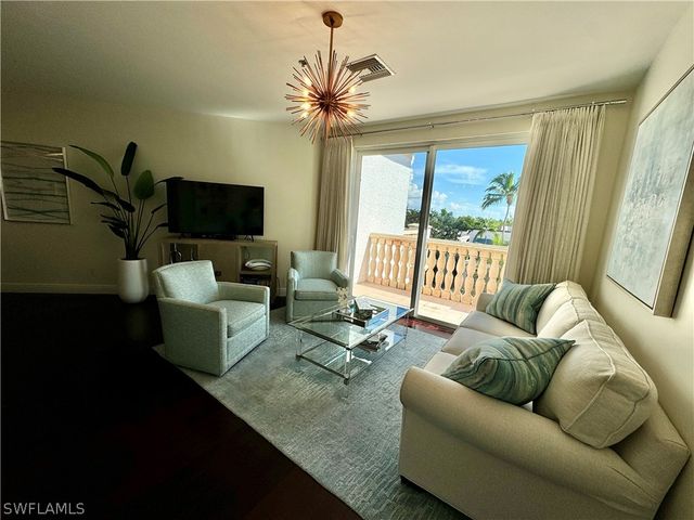 365 5th AVE S 303, Naples, FL 34102