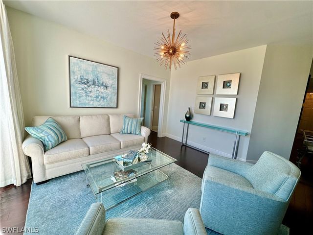 365 5th AVE S 303, Naples, FL 34102