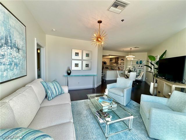 365 5th AVE S 303, Naples, FL 34102