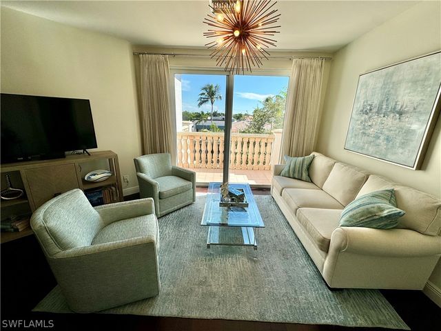 365 5th AVE S 303, Naples, FL 34102