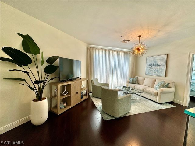 365 5th AVE S 303, Naples, FL 34102