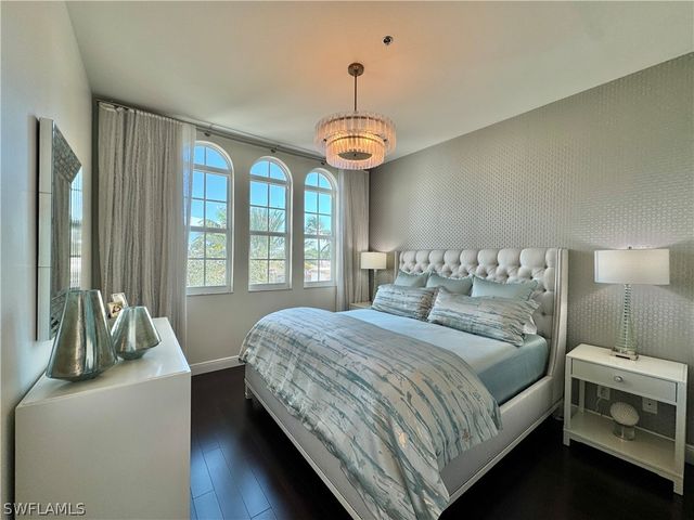 365 5th AVE S 303, Naples, FL 34102