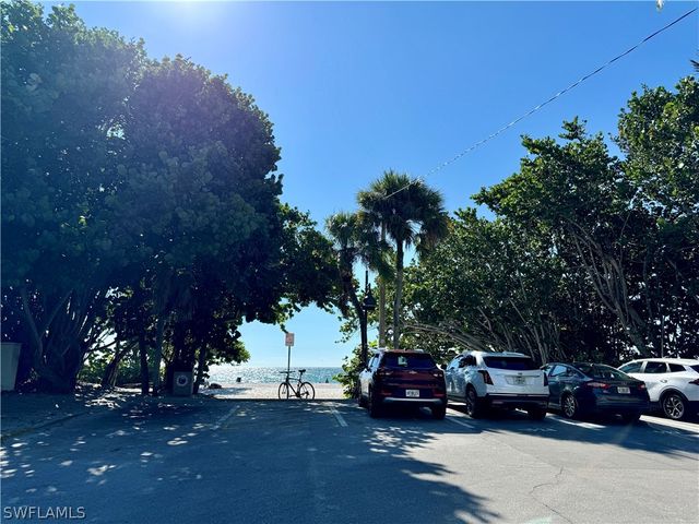 365 5th AVE S 303, Naples, FL 34102