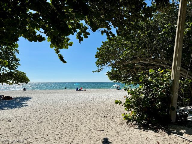 365 5th AVE S 303, Naples, FL 34102