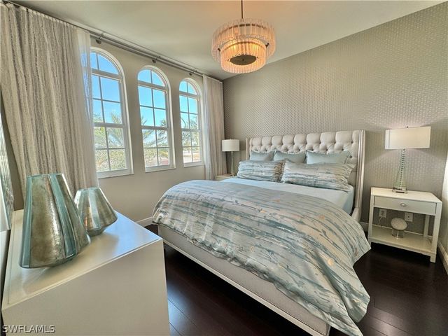 365 5th AVE S 303, Naples, FL 34102