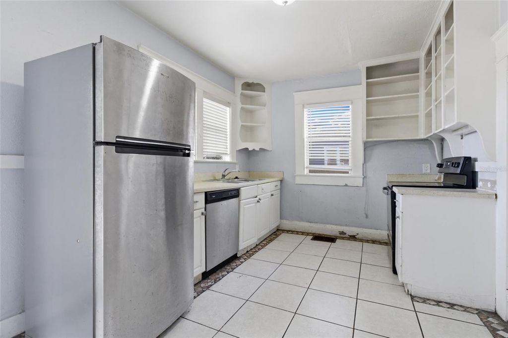 Image 13 of property listing at 917 E 26TH AVENUE, Tampa, FL 33605
