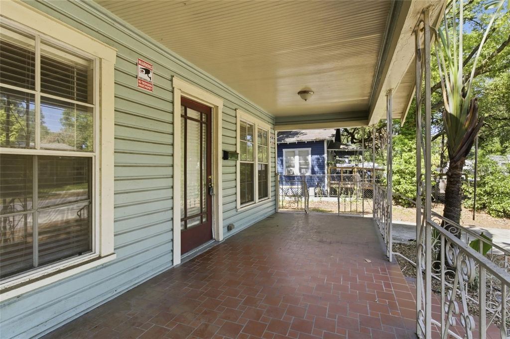 Image 3 of property listing at 917 E 26TH AVENUE, Tampa, FL 33605